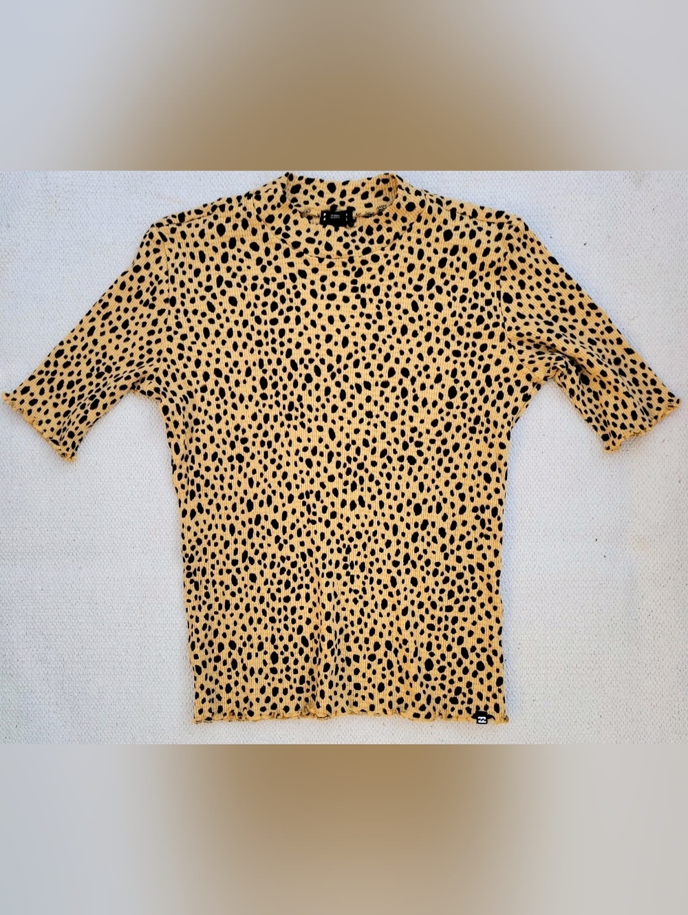 BILLABONG Women’s/Juniors Leopard Print 3/4 Sleeve Mock Neck Med Retro Inspired